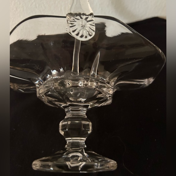 Sweet glass basket. 11”H x 9”L - Picture 8 of 11